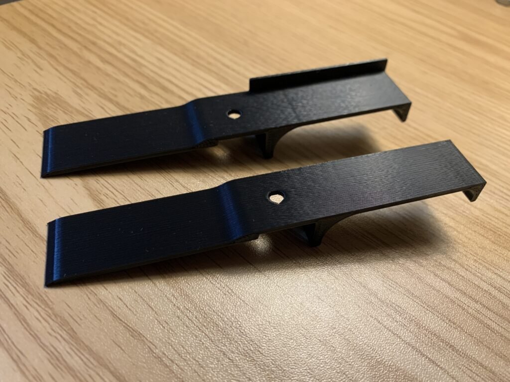 Solving the pesky bookshelf gap! A custom-designed bracket keeps books upright and secure, combining function and style. 3D printed bracket. 